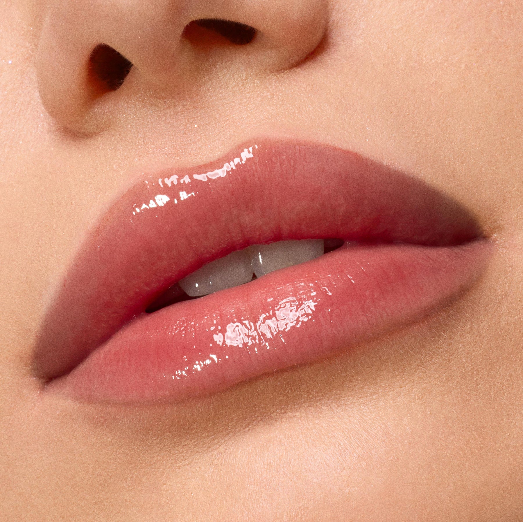 Kiss of Darkness - Delicate Deluxe Beauty Spotlight