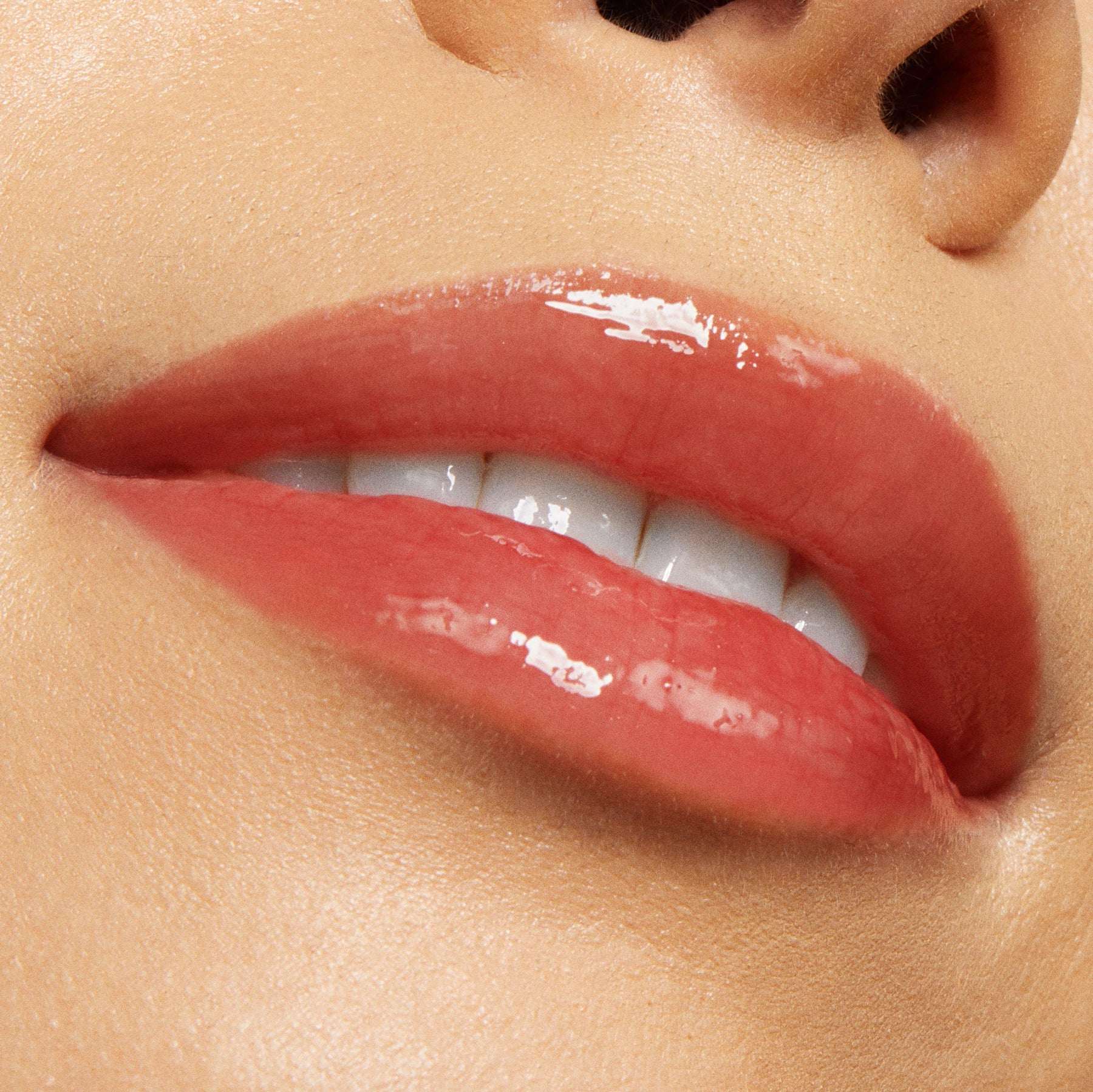 Bells - Shimmering Seasonal Lip Routine