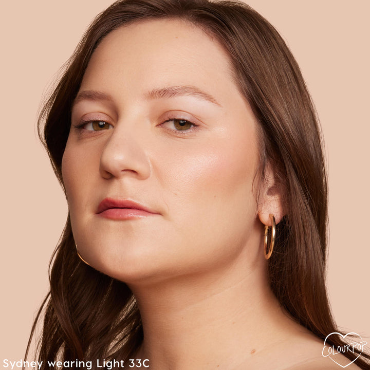 Light 33 C - Glossy Curated Complexion Canvas